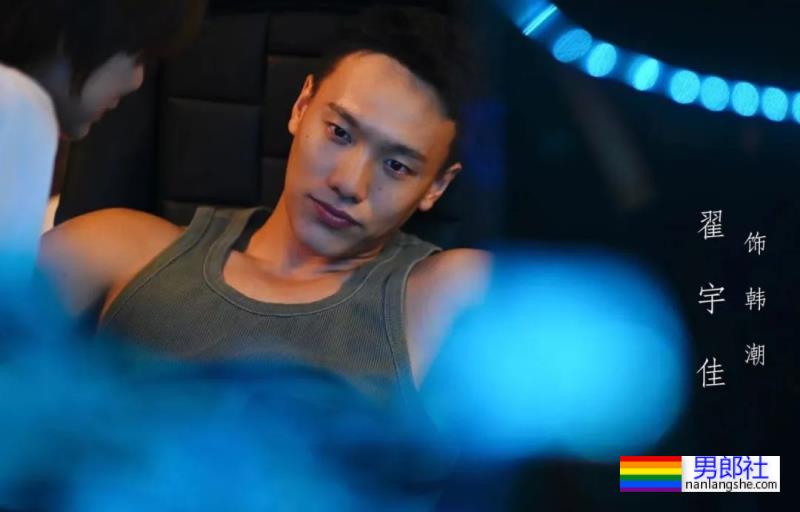 八秒半大胸肌渣男脱衣让老妈坐不住了！现在的男星身材也太卷了吧！ - 51虹马