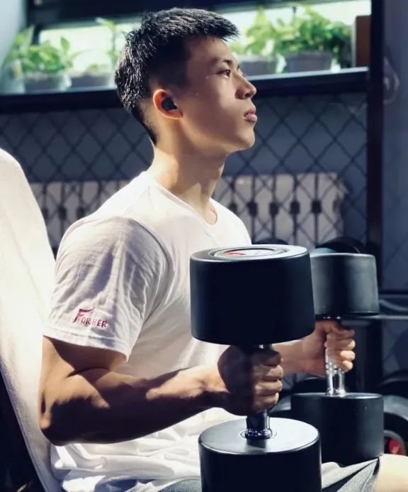 比李现还帅的健身教练，身材太可了 - 51虹马