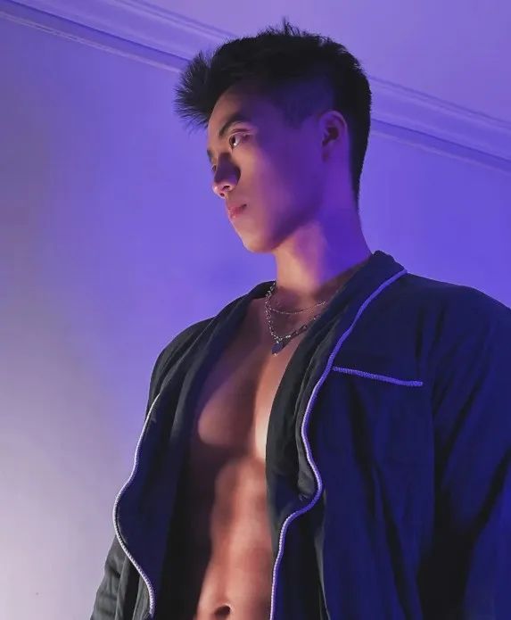 比李现还帅的健身教练，身材太可了 - 51虹马