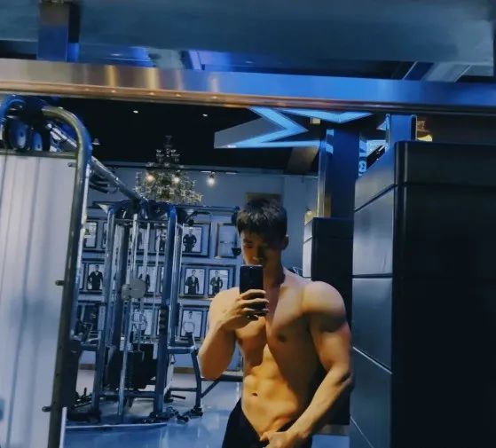 比李现还帅的健身教练，身材太可了 - 51虹马