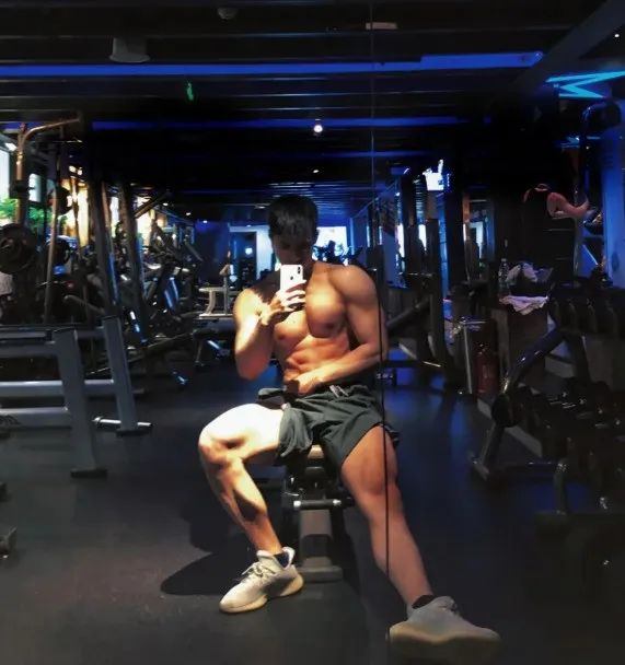 比李现还帅的健身教练，身材太可了 - 51虹马