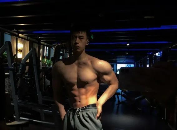 比李现还帅的健身教练，身材太可了 - 51虹马
