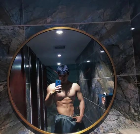 比李现还帅的健身教练，身材太可了 - 51虹马