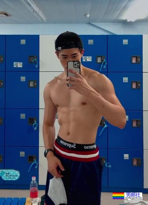 岛国小海鸥店员走红推特,看完他的肌肉照网友直呼快下海! - 51虹马 岛国小海鸥店员走红推特,看完他的肌肉照网友直呼快下海! - 51虹马