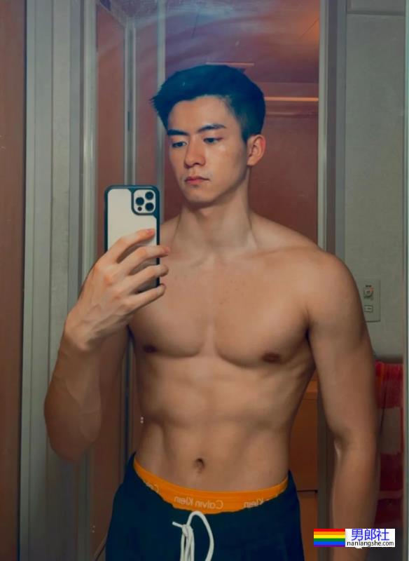 岛国小海鸥店员走红推特,看完他的肌肉照网友直呼快下海! - 51虹马 岛国小海鸥店员走红推特,看完他的肌肉照网友直呼快下海! - 51虹马