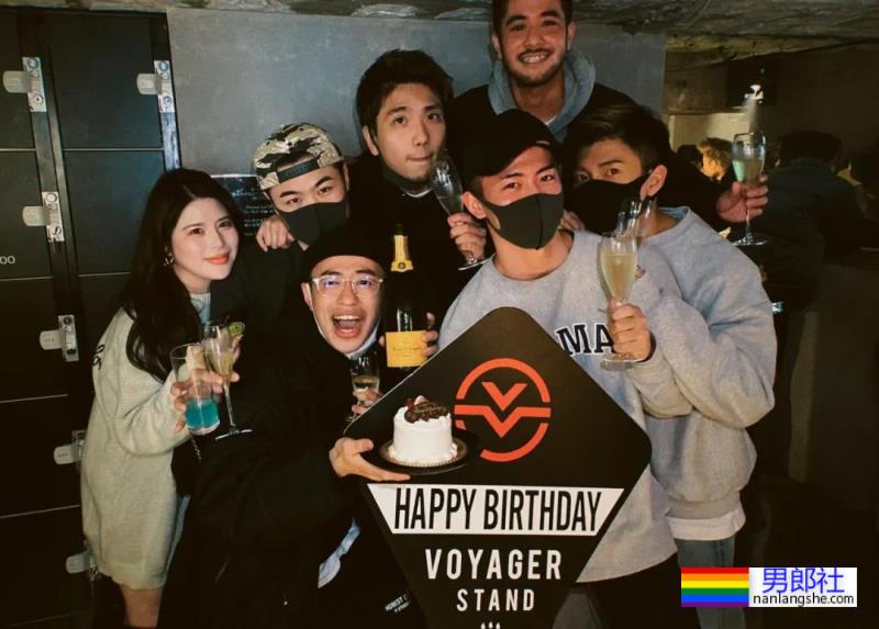 岛国小海鸥店员走红推特,看完他的肌肉照网友直呼快下海! - 51虹马 岛国小海鸥店员走红推特,看完他的肌肉照网友直呼快下海! - 51虹马