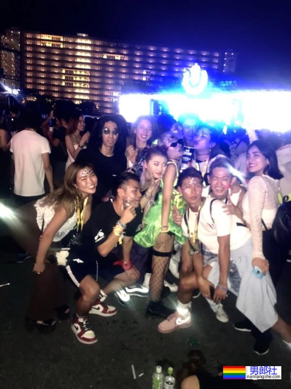 岛国小海鸥店员走红推特,看完他的肌肉照网友直呼快下海! - 51虹马 岛国小海鸥店员走红推特,看完他的肌肉照网友直呼快下海! - 51虹马