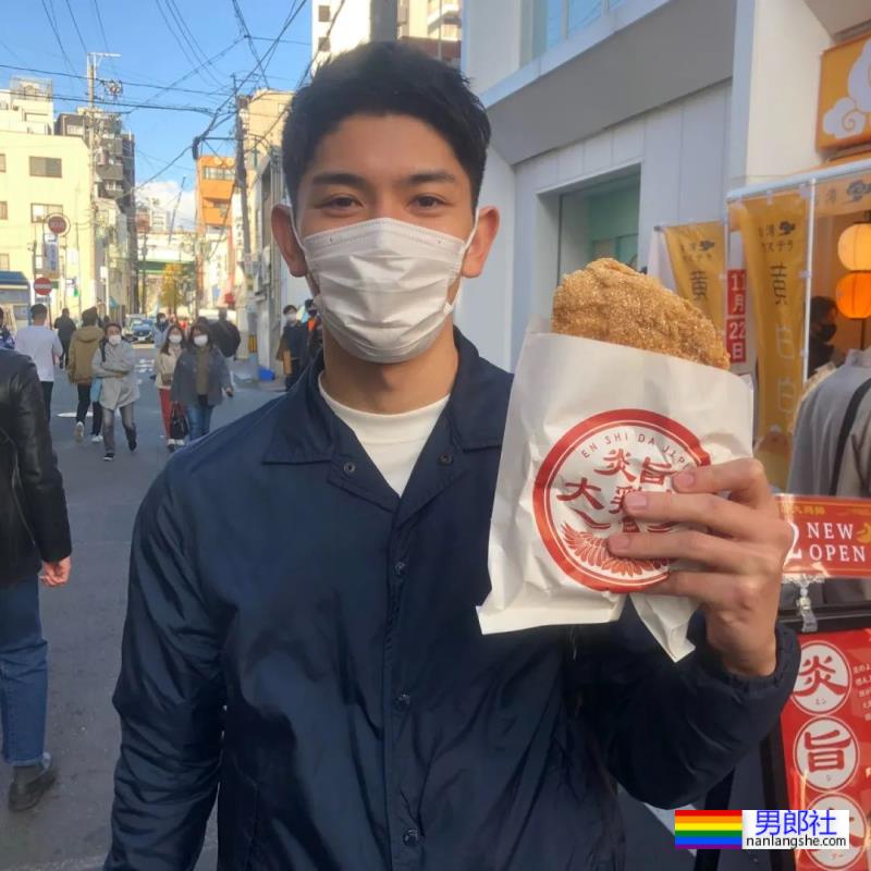 岛国小海鸥店员走红推特,看完他的肌肉照网友直呼快下海! - 51虹马 岛国小海鸥店员走红推特,看完他的肌肉照网友直呼快下海! - 51虹马