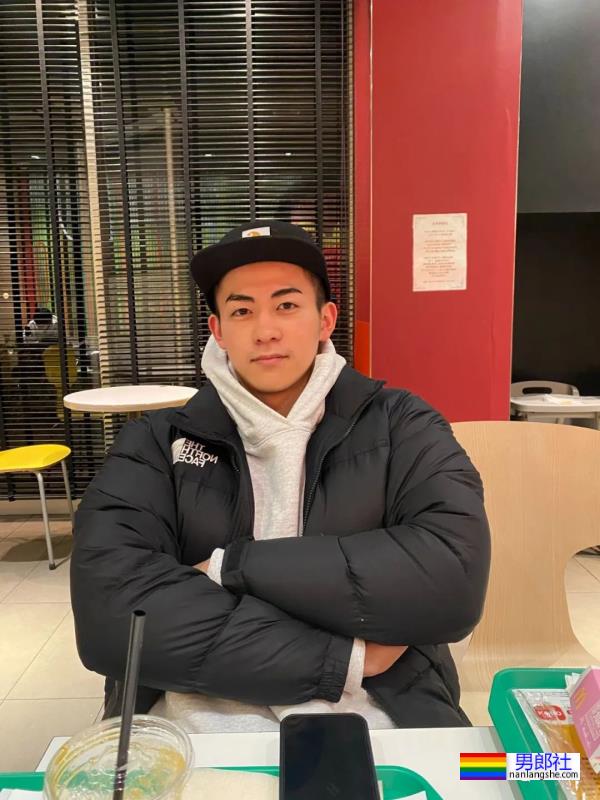 岛国小海鸥店员走红推特,看完他的肌肉照网友直呼快下海! - 51虹马 岛国小海鸥店员走红推特,看完他的肌肉照网友直呼快下海! - 51虹马