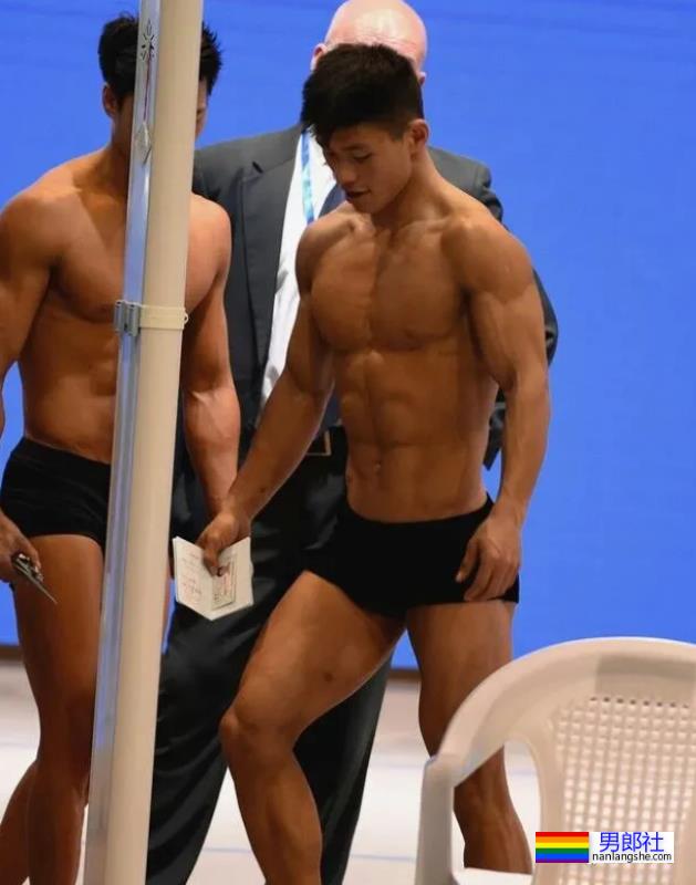 健美比赛后台抓拍，这才是男性荷尔蒙的天堂-51虹马