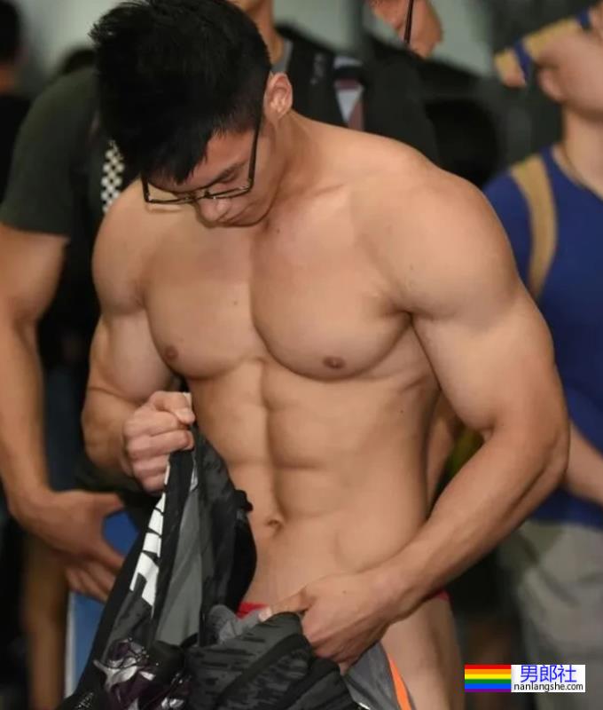健美比赛后台抓拍，这才是男性荷尔蒙的天堂 - 51虹马