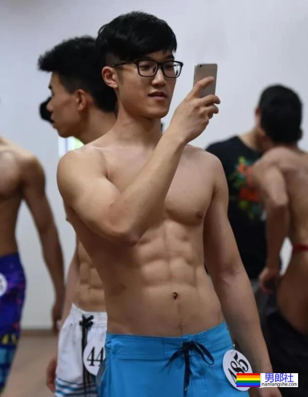 健美比赛后台抓拍，这才是男性荷尔蒙的天堂 - 51虹马