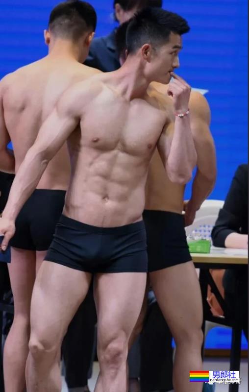 健美比赛后台抓拍，这才是男性荷尔蒙的天堂 - 51虹马