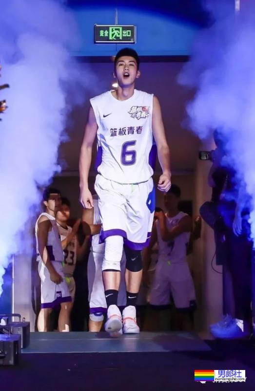 00后国家篮球队帅哥去浴室边缘X行为，遭女友曝光 - 51虹马