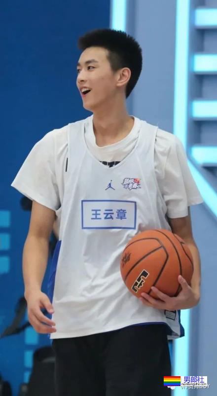 00后国家篮球队帅哥去浴室边缘X行为，遭女友曝光 - 51虹马