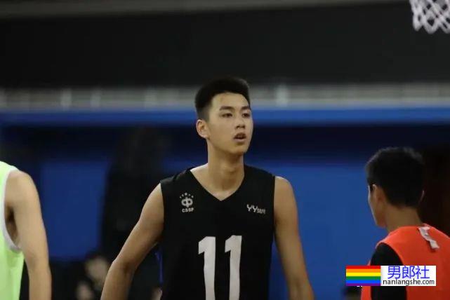 00后国家篮球队帅哥去浴室边缘X行为，遭女友曝光 - 51虹马