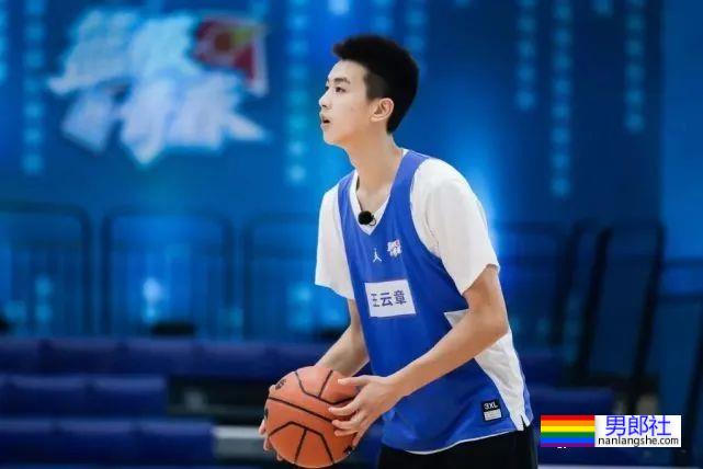 00后国家篮球队帅哥去浴室边缘X行为，遭女友曝光 - 51虹马