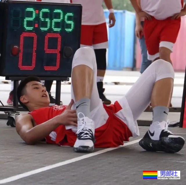 00后国家篮球队帅哥去浴室边缘X行为，遭女友曝光 - 51虹马