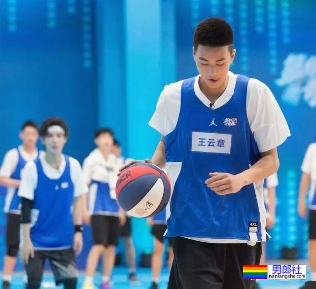 00后国家篮球队帅哥去浴室边缘X行为，遭女友曝光 - 51虹马