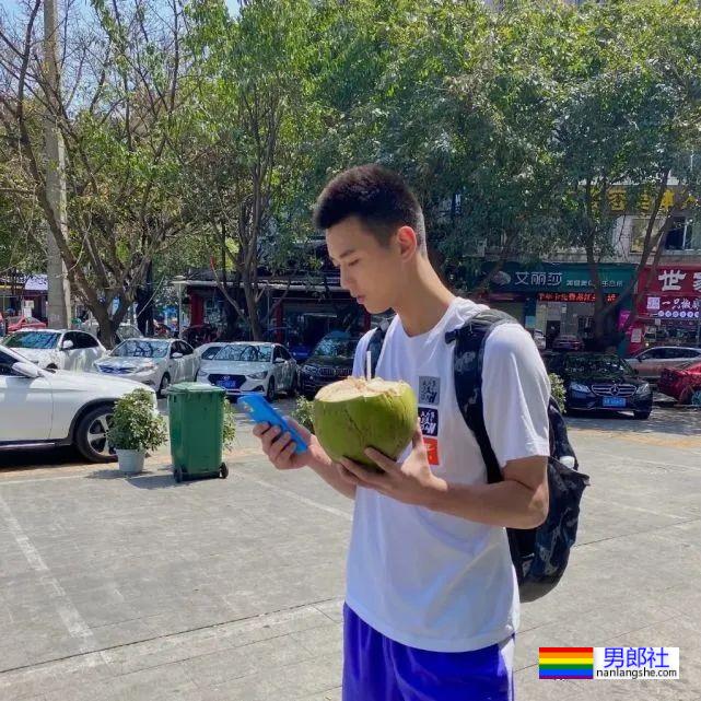 00后国家篮球队帅哥去浴室边缘X行为，遭女友曝光 - 51虹马