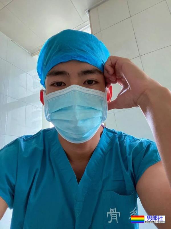 这位爱健身的医生身材好棒 - 51虹马