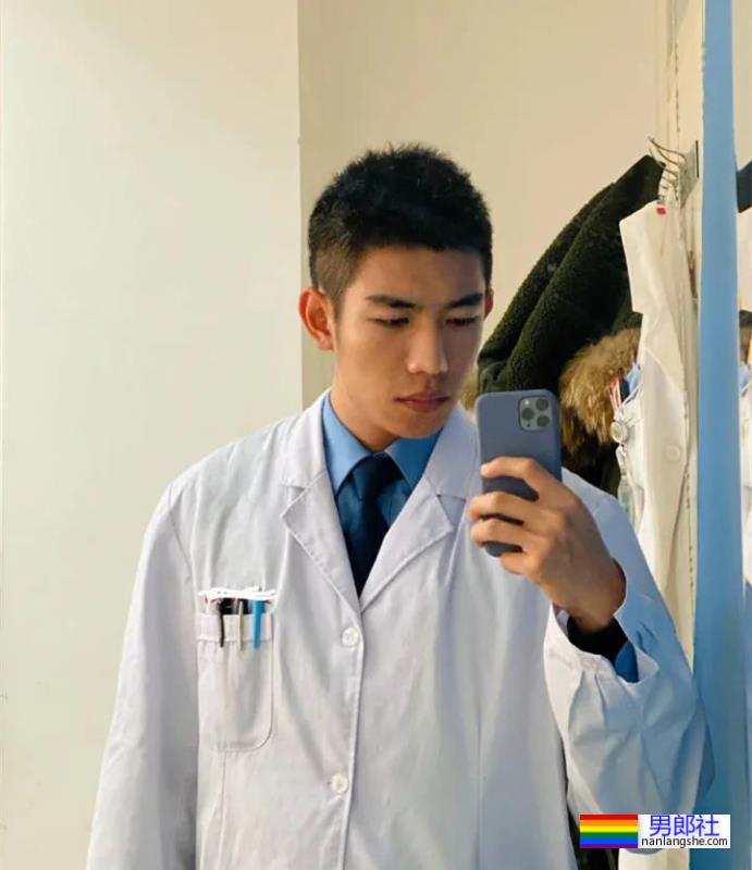 这位爱健身的医生身材好棒 - 51虹马