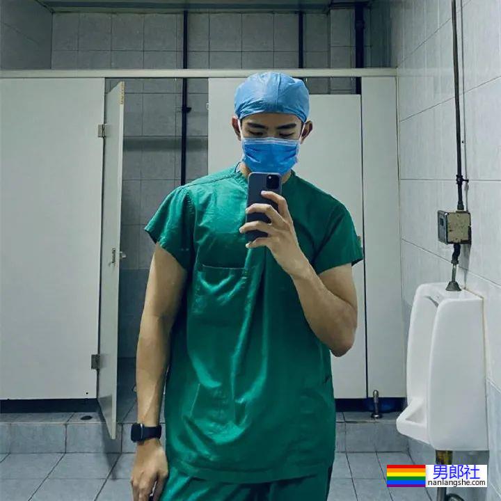 这位爱健身的医生身材好棒 - 51虹马