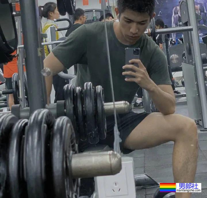 这位爱健身的医生身材好棒 - 51虹马