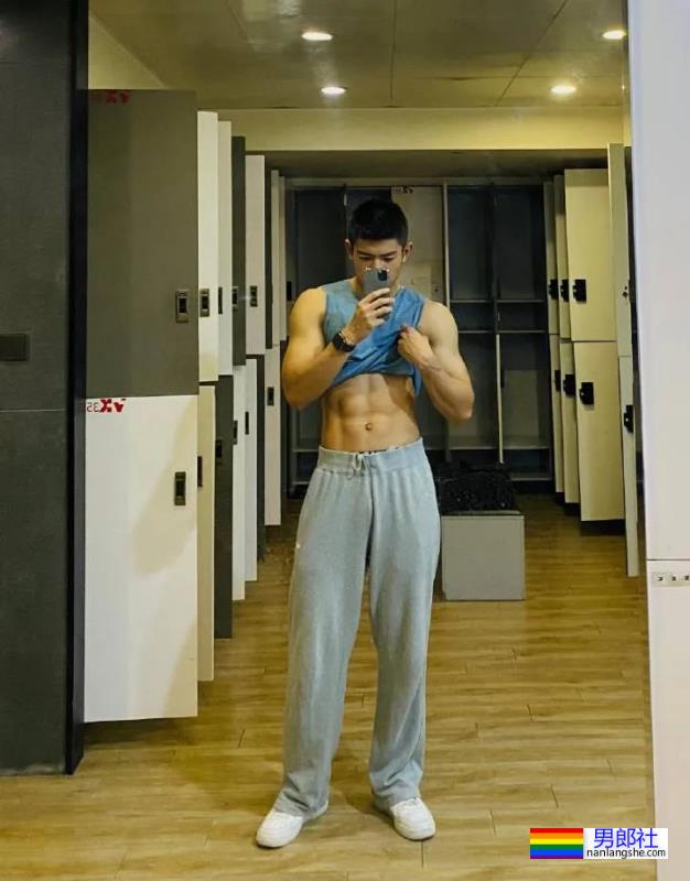 这位爱健身的医生身材好棒 - 51虹马