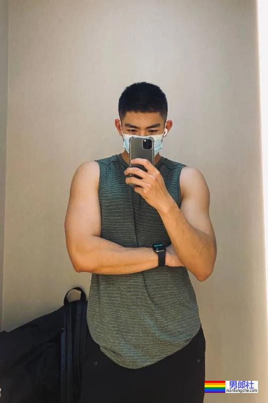 这位爱健身的医生身材好棒 - 51虹马