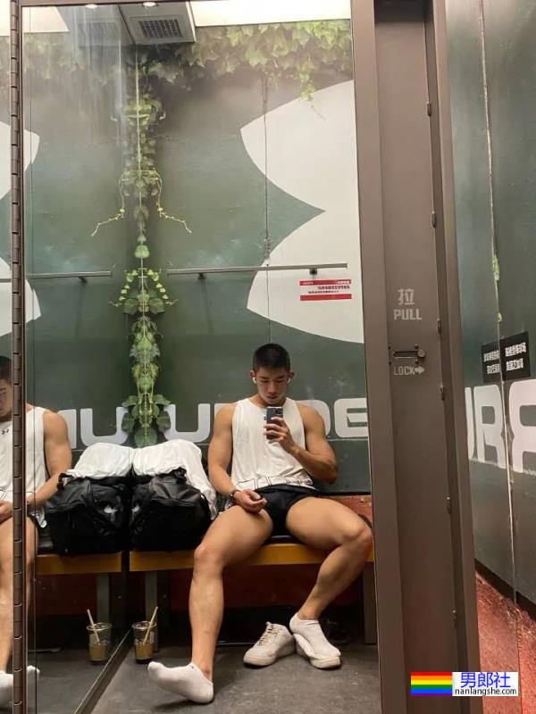 这位爱健身的医生身材好棒 - 51虹马