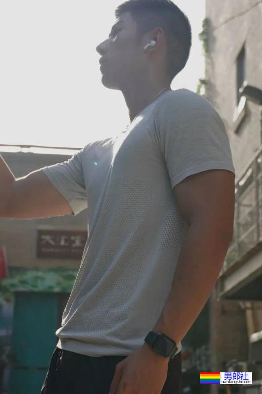 这位爱健身的医生身材好棒 - 51虹马