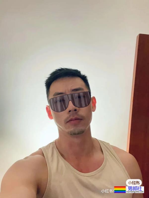 肌肉小哥哥 - 51虹马