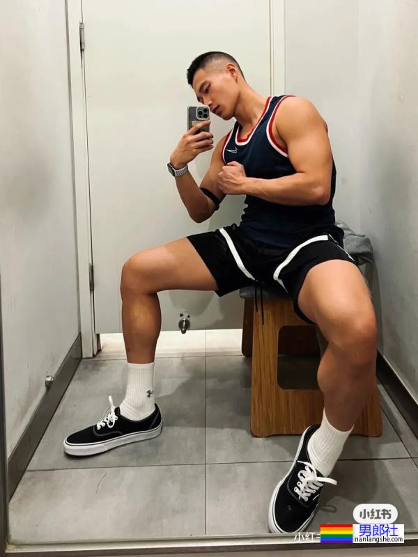 肌肉小哥哥 - 51虹马