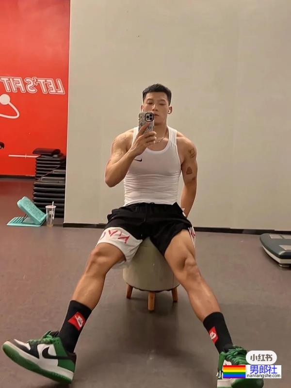 肌肉小哥哥 - 51虹马