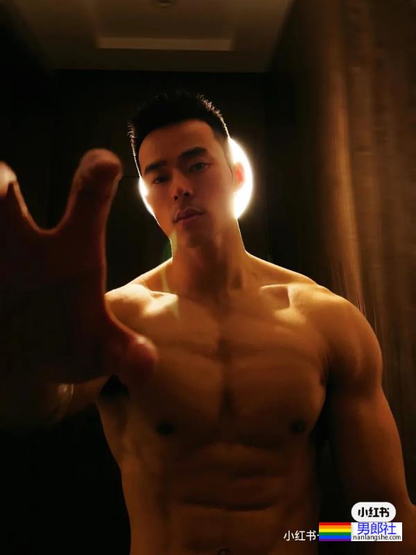 肌肉小哥哥 - 51虹马