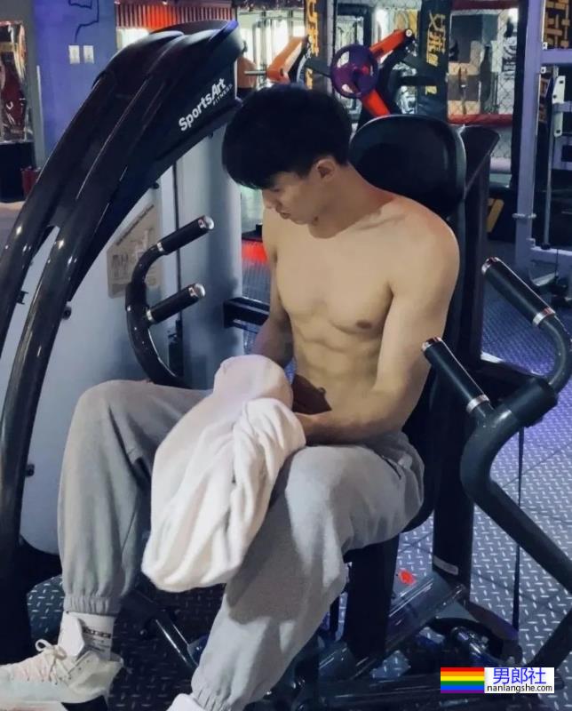 195CM沈阳小哥，身材太棒了 - 51虹马