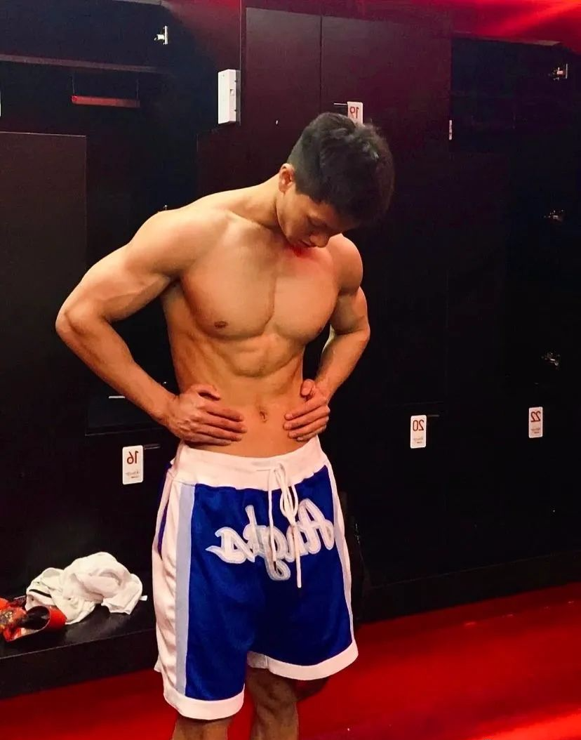 188cm健身博主，六块腹肌真结实！ - 51虹马