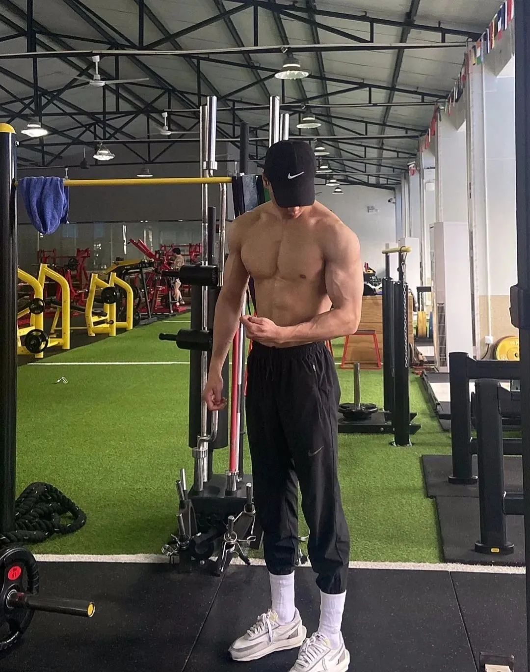 188cm健身博主，六块腹肌真结实！ - 51虹马