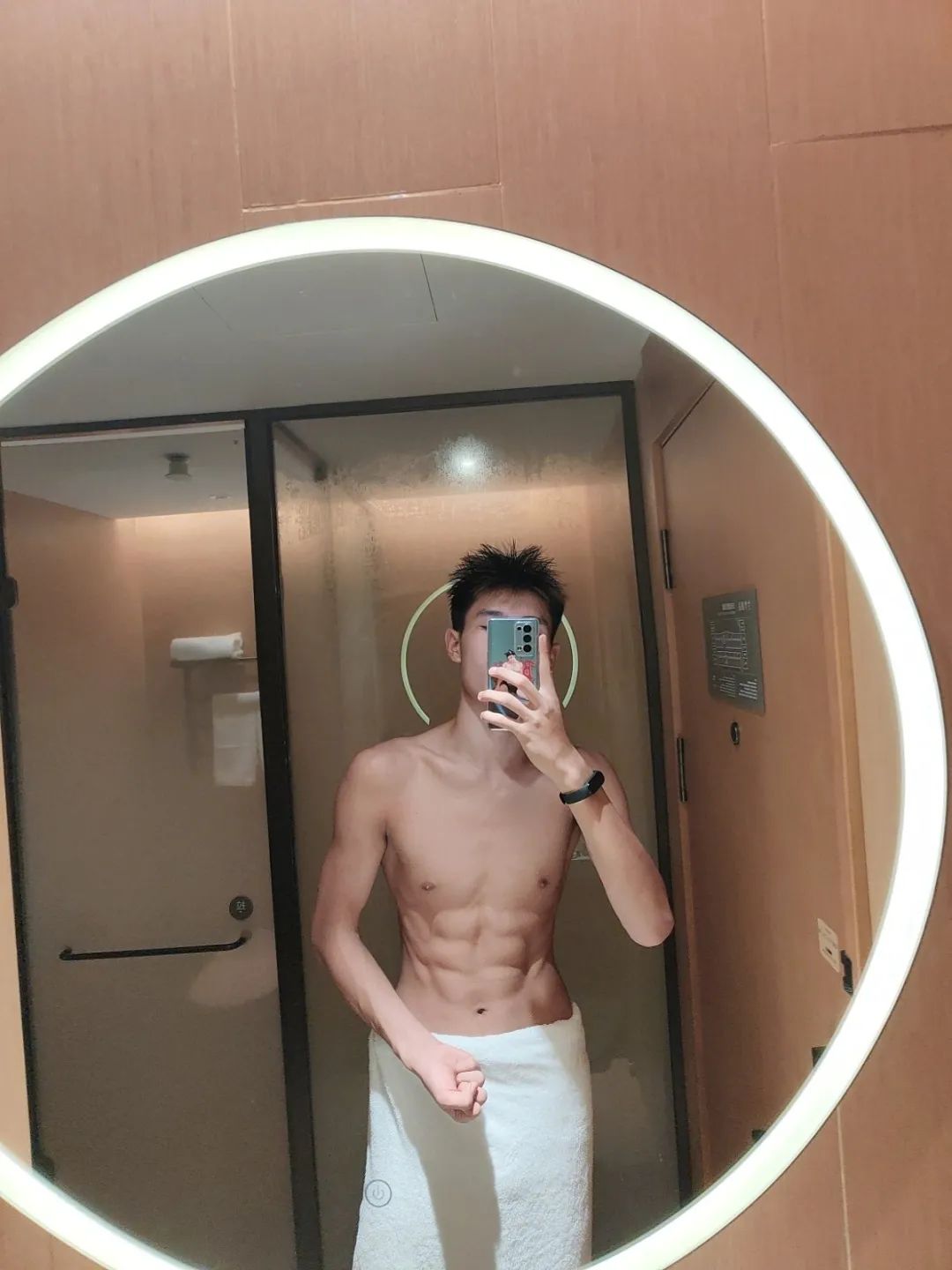 薄肌体育生的身材，太棒了 - 51虹马