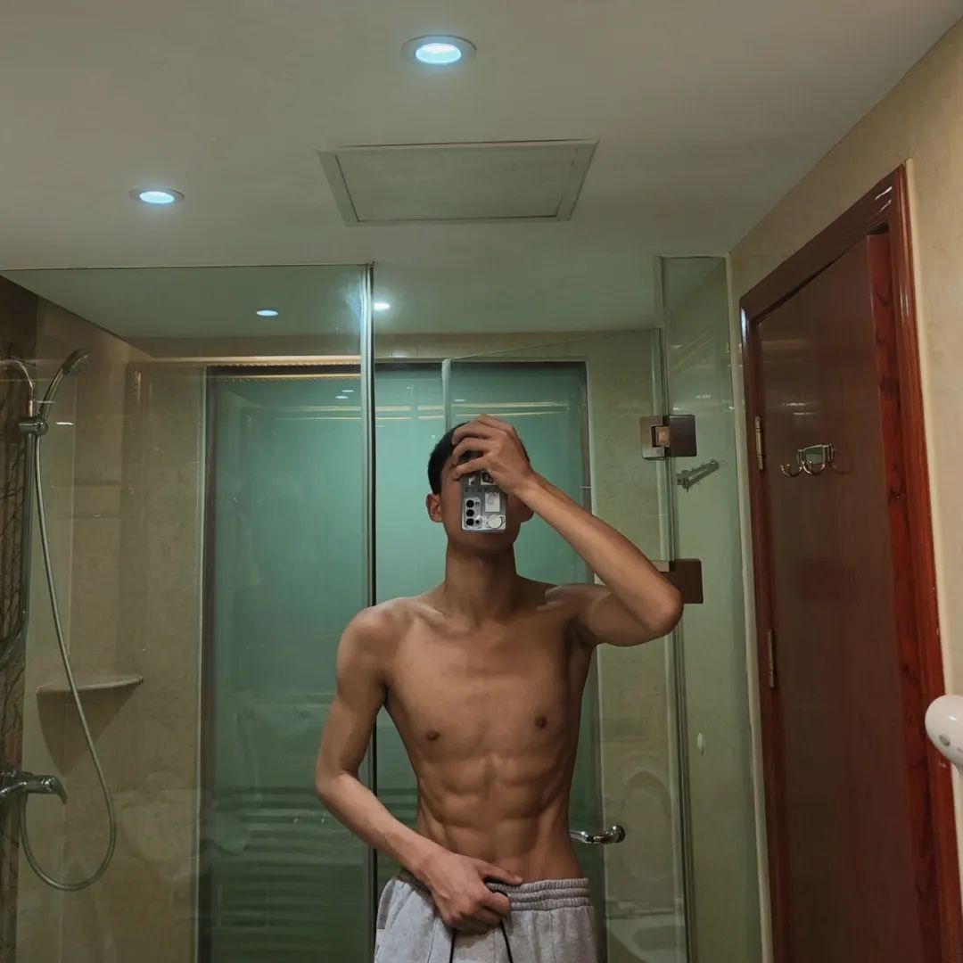 薄肌体育生的身材，太棒了 - 51虹马