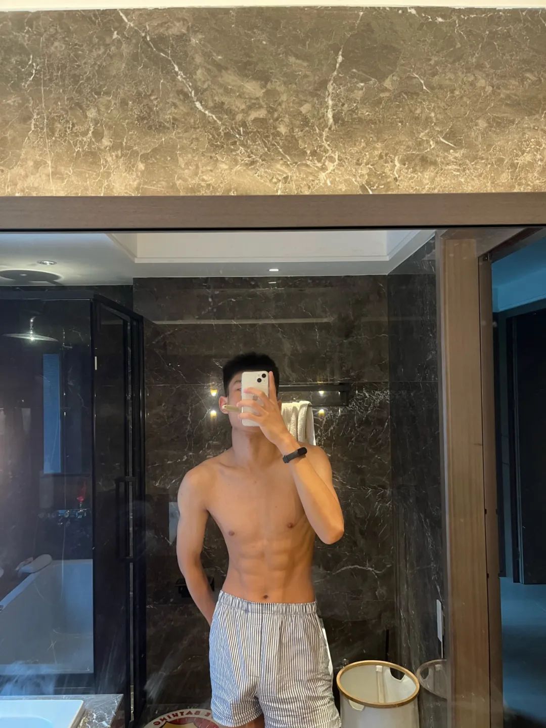 薄肌体育生的身材，太棒了 - 51虹马