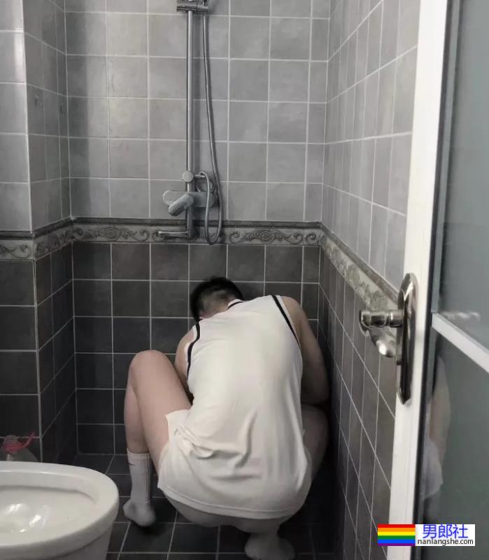 卫生间堵了,请来的修理工全身被弄湿,咋办? - 51虹马 卫生间堵了,请来的修理工全身被弄湿,咋办? - 51虹马