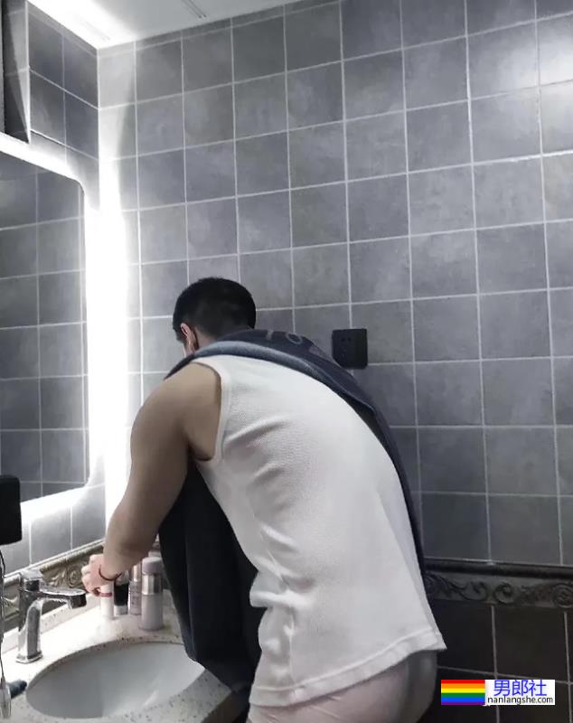 卫生间堵了,请来的修理工全身被弄湿,咋办? - 51虹马 卫生间堵了,请来的修理工全身被弄湿,咋办? - 51虹马