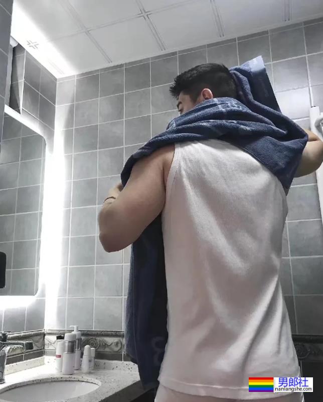 卫生间堵了,请来的修理工全身被弄湿,咋办? - 51虹马 卫生间堵了,请来的修理工全身被弄湿,咋办? - 51虹马