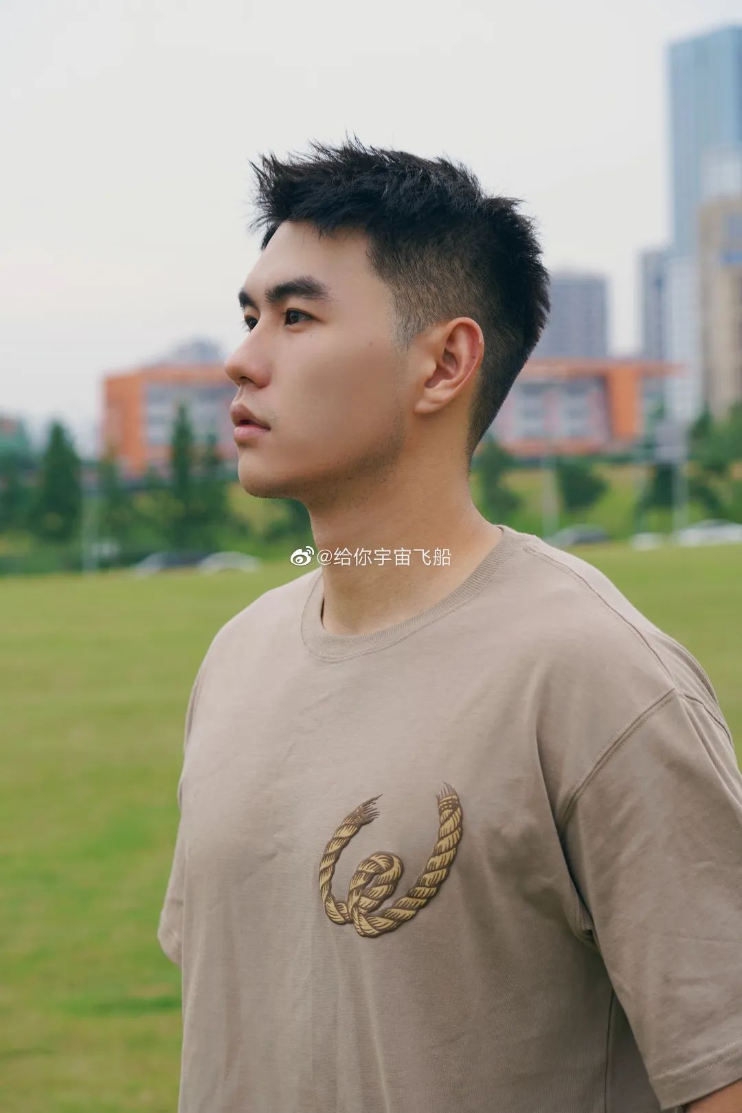 大胸肌肉 - 51虹马