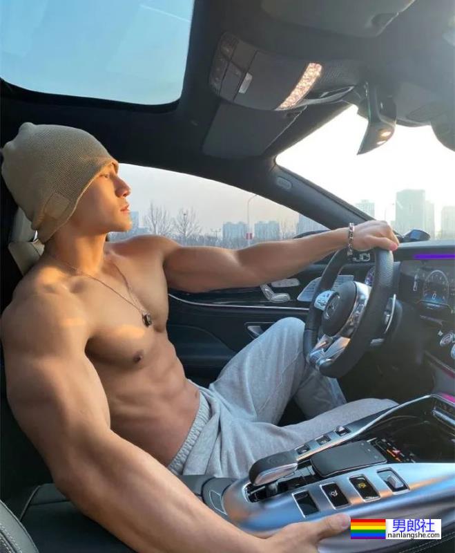 你们想要的不穿衣服的肌肉司机来了！ - 51虹马