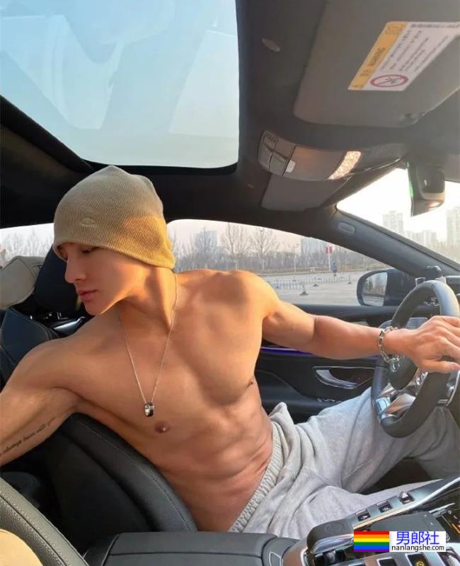 你们想要的不穿衣服的肌肉司机来了！ - 51虹马