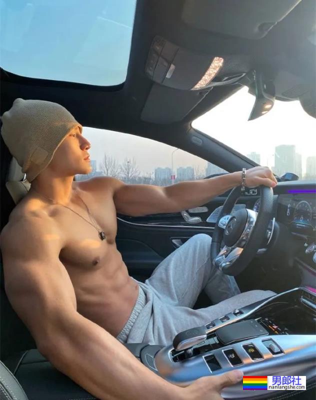 你们想要的不穿衣服的肌肉司机来了！ - 51虹马
