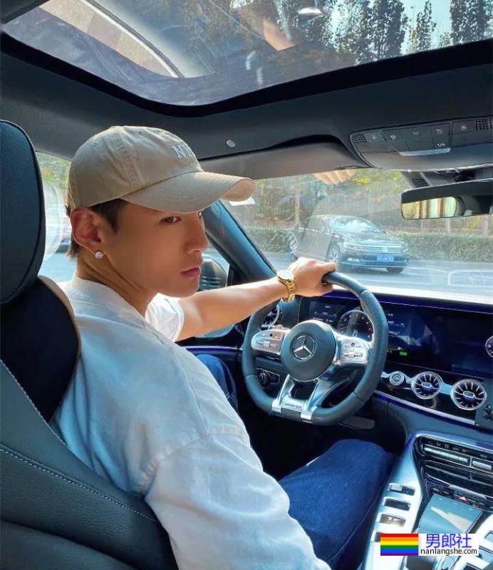 你们想要的不穿衣服的肌肉司机来了！ - 51虹马